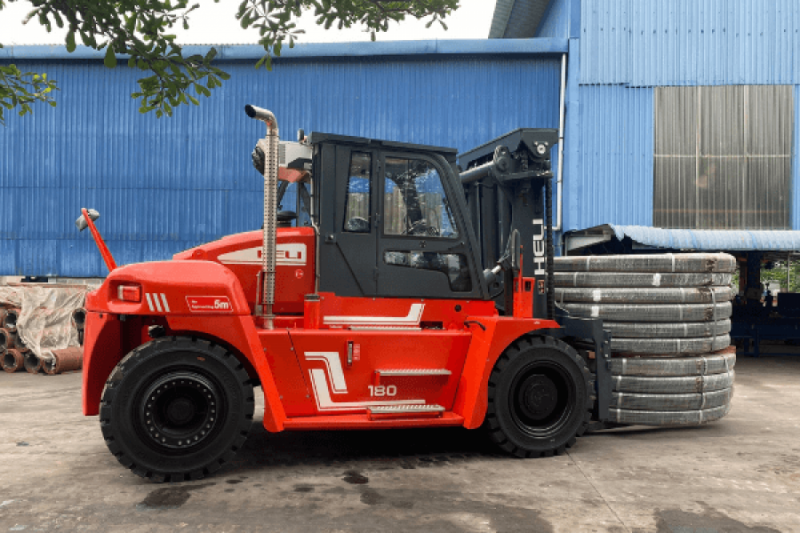 xe nâng Heli 18 tấn