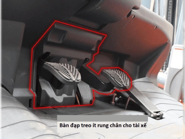 Hệ thống chân phanh - chân ga dạng treo hiện đại của xe nâng Heli H3 series