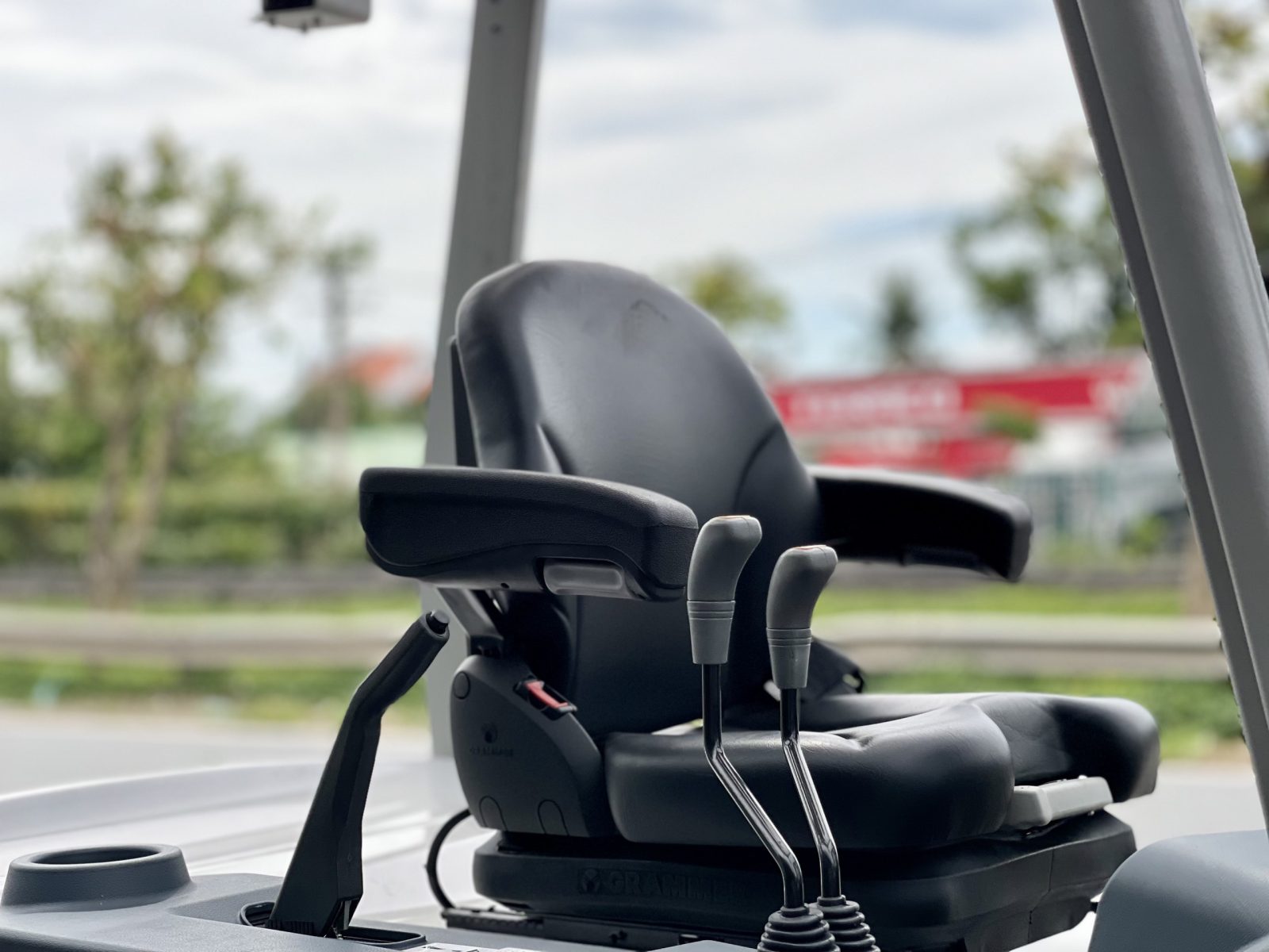 Xe nâng Heli 24h