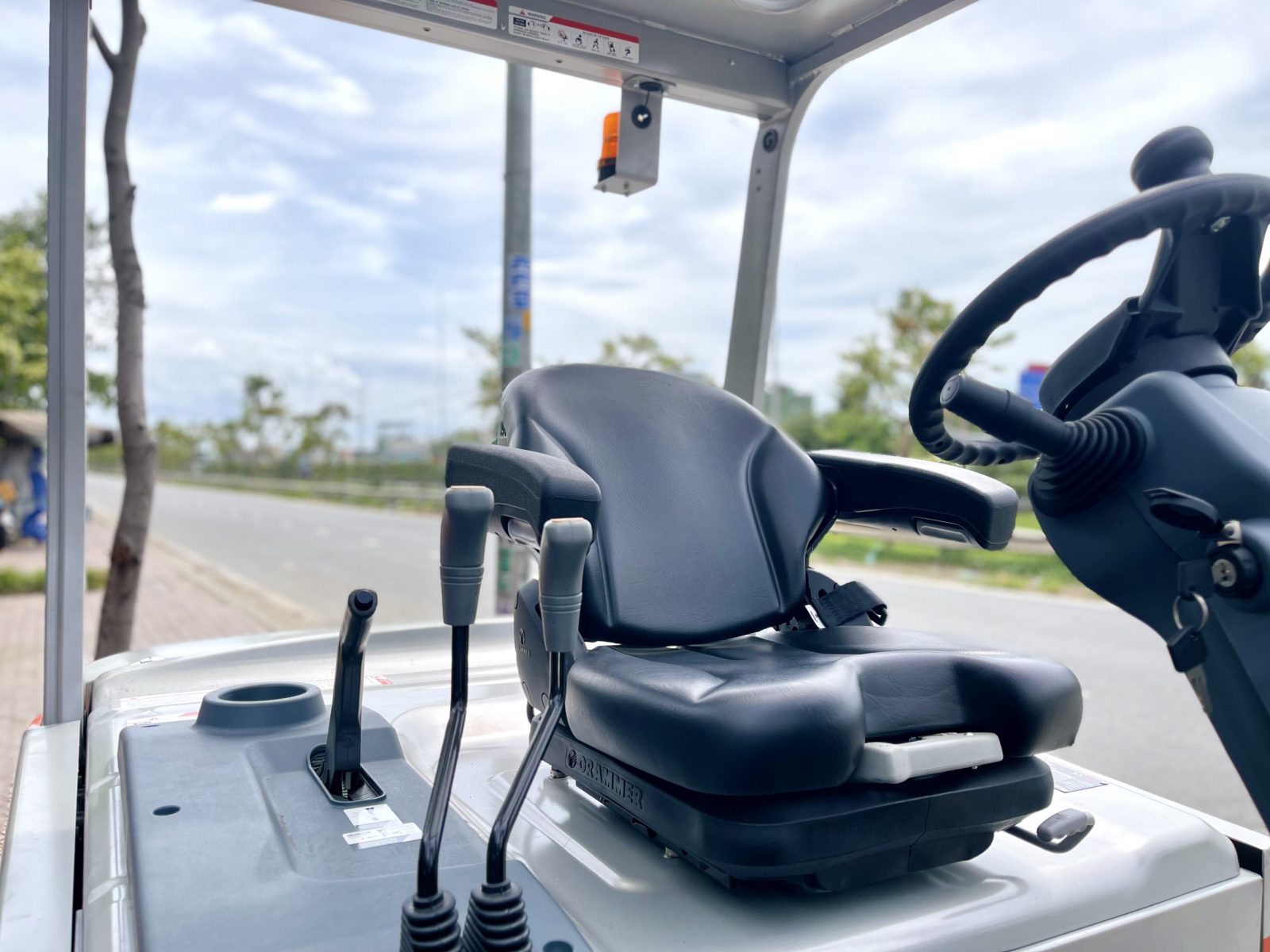 Xe nâng Heli 24h