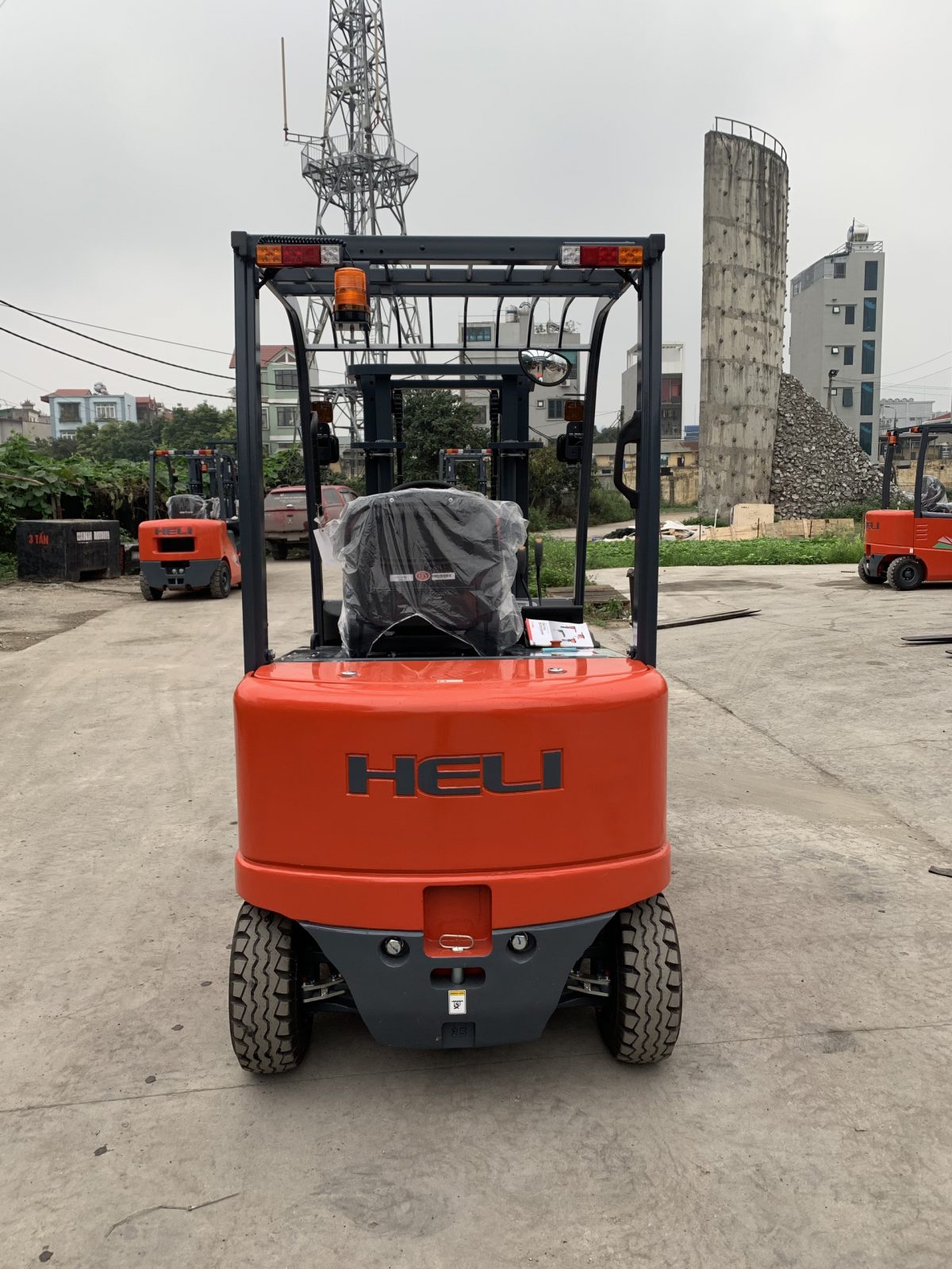 Xe nâng Heli 24h