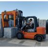 xe nâng kẹp gạch chụp đứng heli