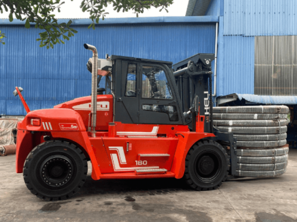 xe nâng Heli 18 tấn