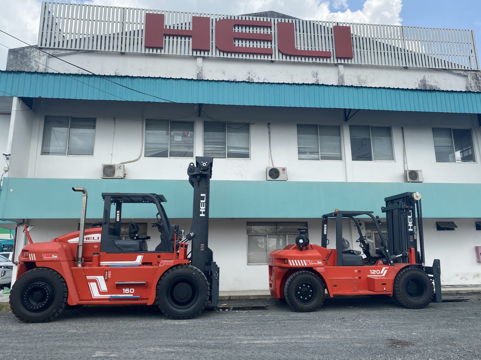 Xe nâng Heli 24h