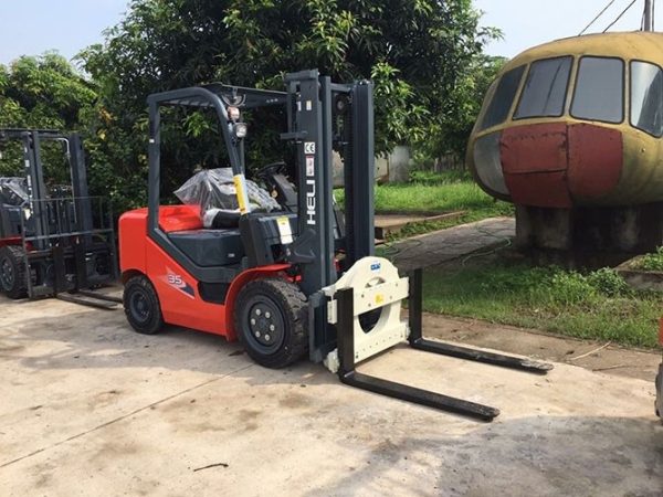 Xe nâng dầu Heli 3.5 tấn lắp càng xoay 360 độ