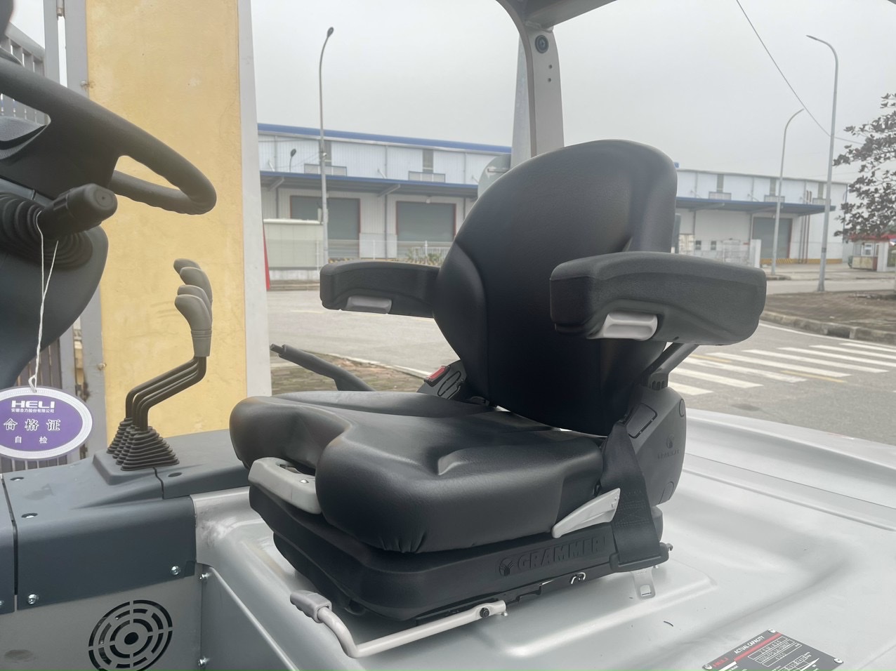 Xe nâng Heli 24h