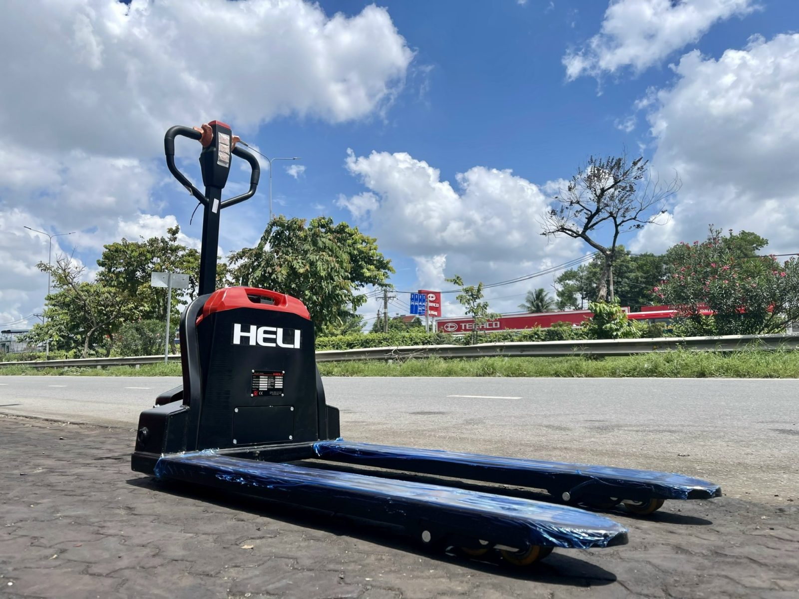 Xe nâng Heli 24h