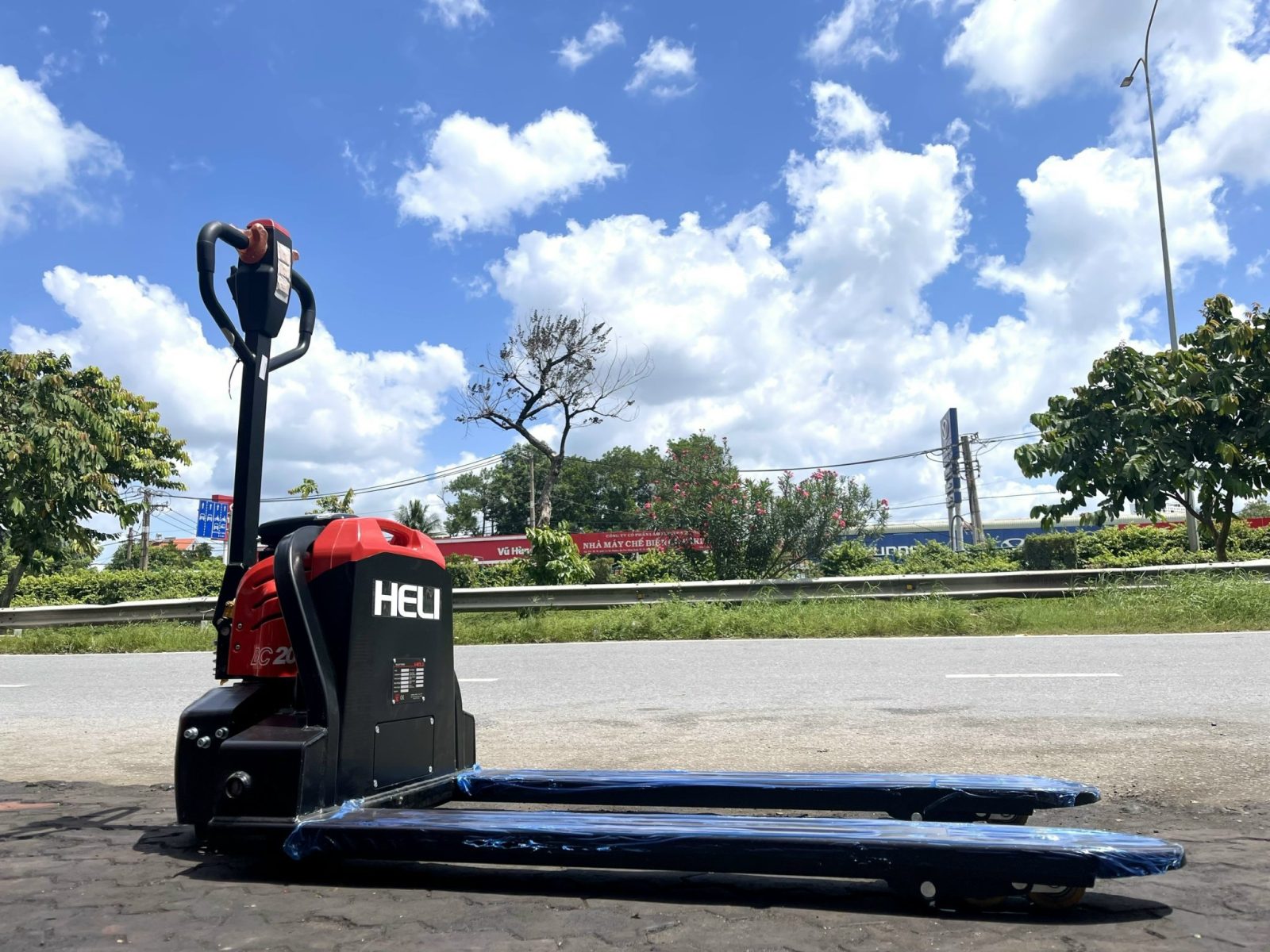 Xe nâng Heli 24h