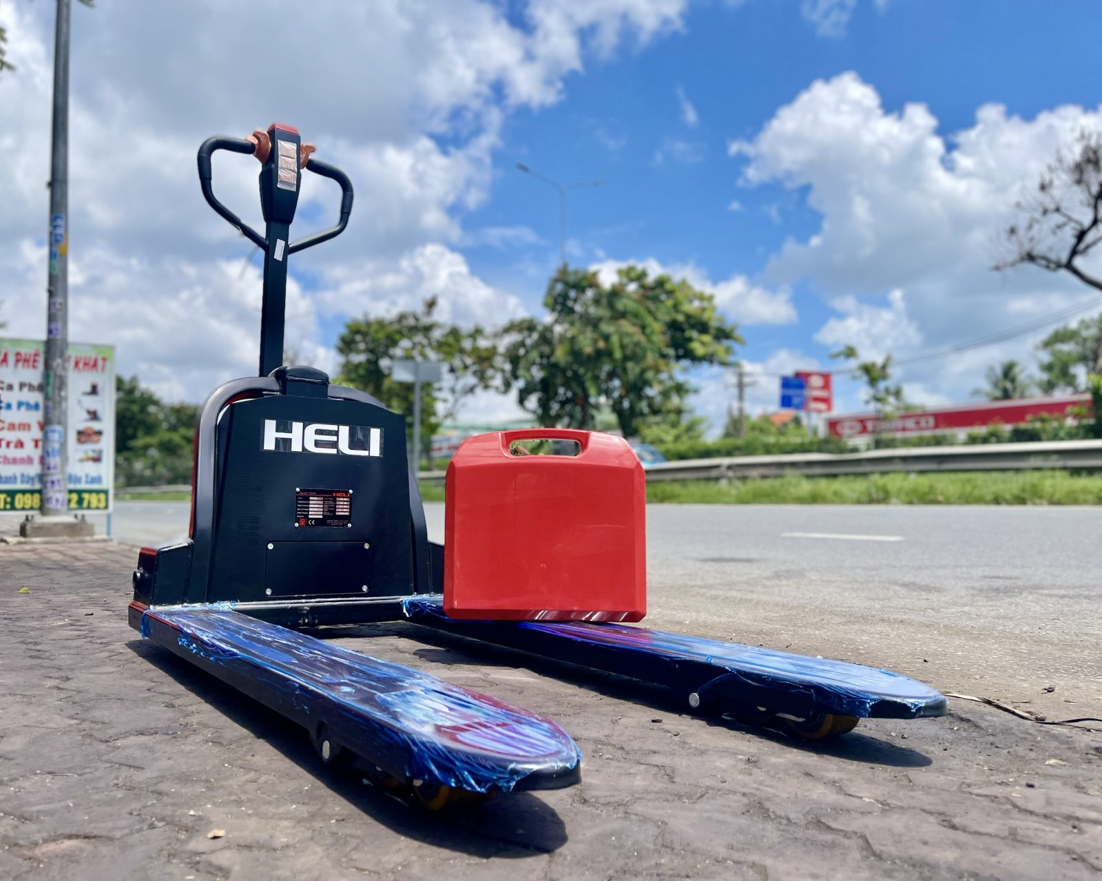 Xe nâng Heli 24h