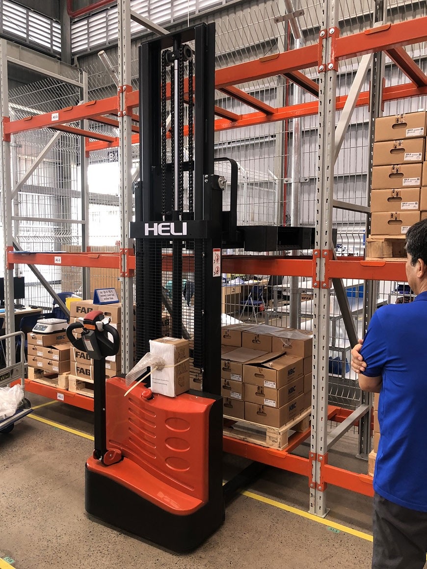 Xe nâng Heli 24h